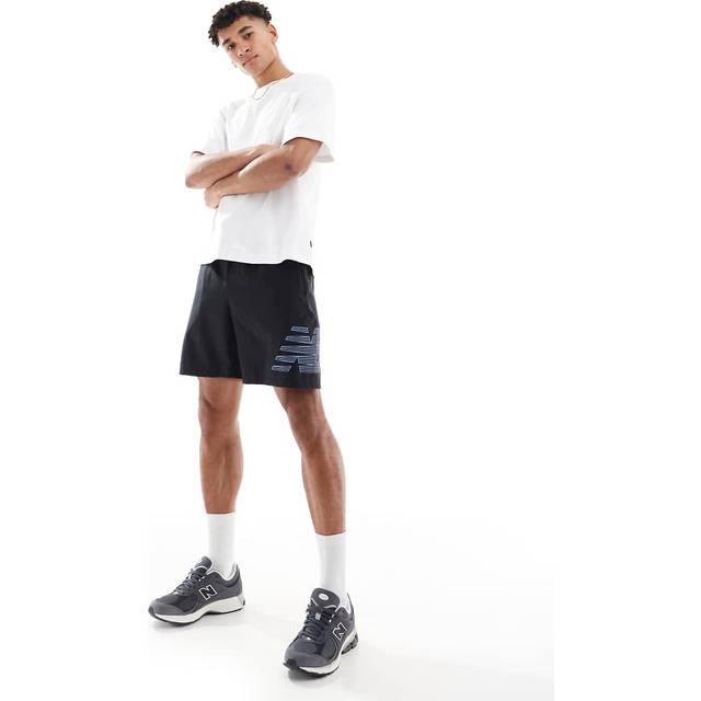 New Balance Men's Sport Essentials Lined Graphic Short 7" in Black Polywoven, size Medium