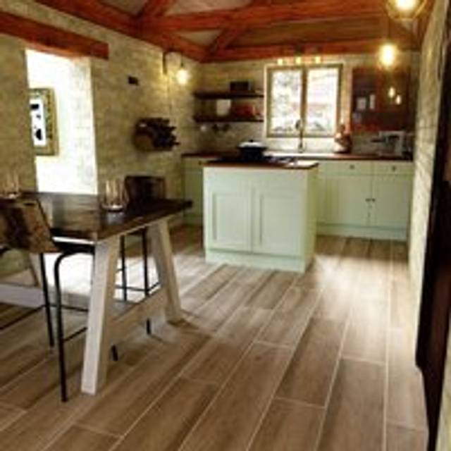 Seville Oak Wood Effect Porcelain Floor Tile - 589mm x 153mm - Brown