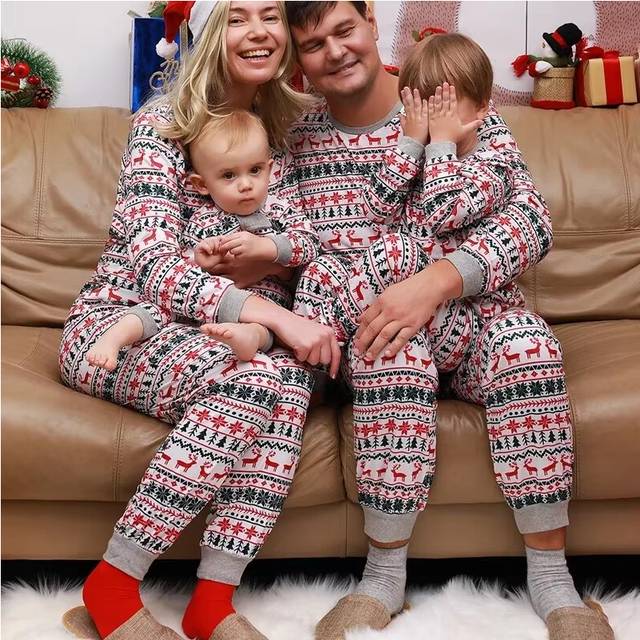 (Dad-UK 42) 2024 Christmas Family Matching Pajamas New Year Xmas Father Mother Kids Baby Clothes Set Dad Mom And Daughter Son Pyjamas Outfit