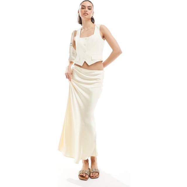 New Look – Ljusgul, diagonalskuren midikjol i satin