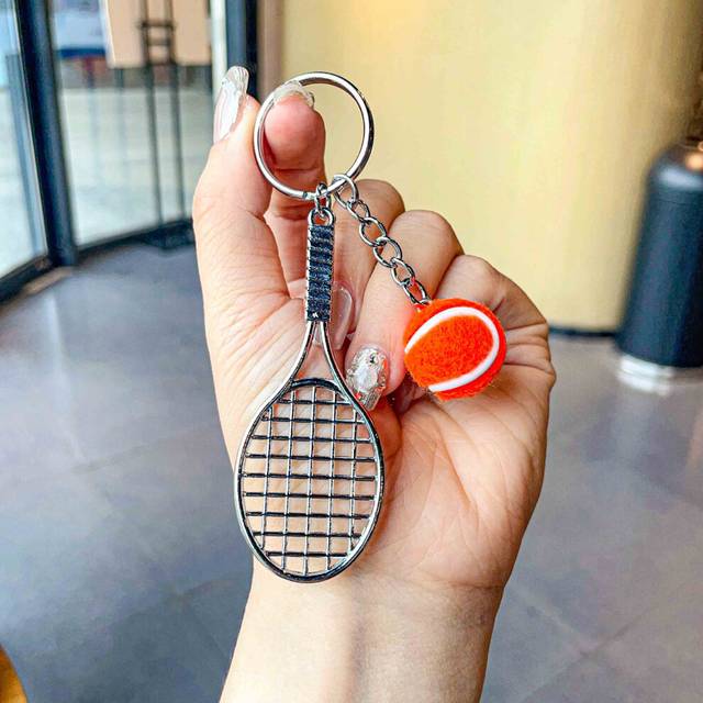 (StyleL) Delightful Metal Tennis Racket Keychain Fashionable Gift For Holidays And Festivities