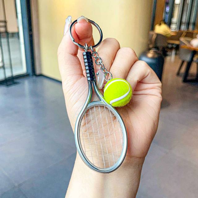 (StyleB) Delightful Metal Tennis Racket Keychain Fashionable Gift For Holidays And Festivities