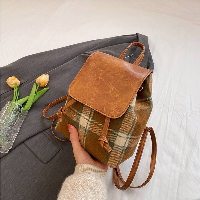(Brown Check) 2023 Fashionable Casual Outdoor Travel Backpack Stylish Student Daypack In Plaid Design