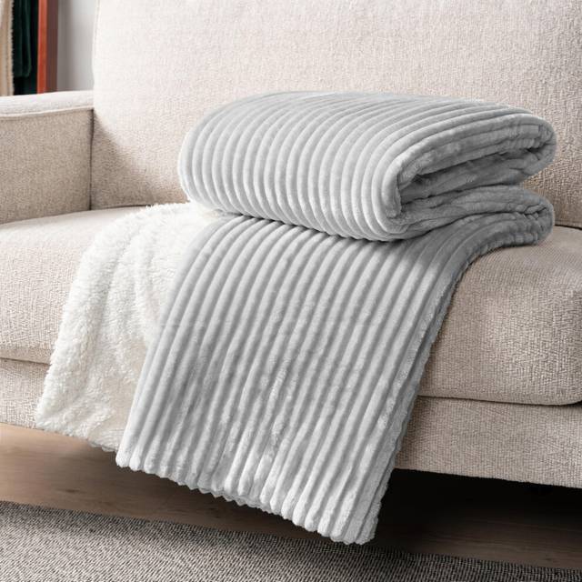 PAVILIA Light Gray Sherpa Fleece Throw Blanket for Couch Twin  Soft Plush Fuzzy Blankets  Fluffy Flannel Sherpa Blanket for Bed  Warm 3D Ribbed Winter