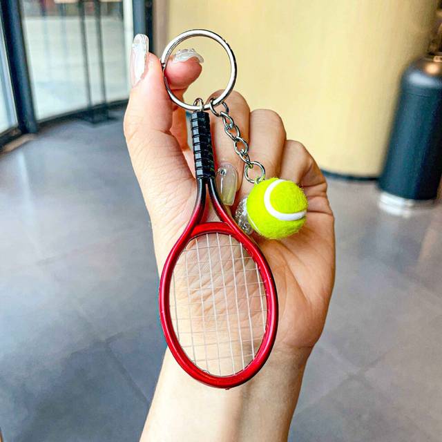 (StyleF) Delightful Metal Tennis Racket Keychain Fashionable Gift For Holidays And Festivities