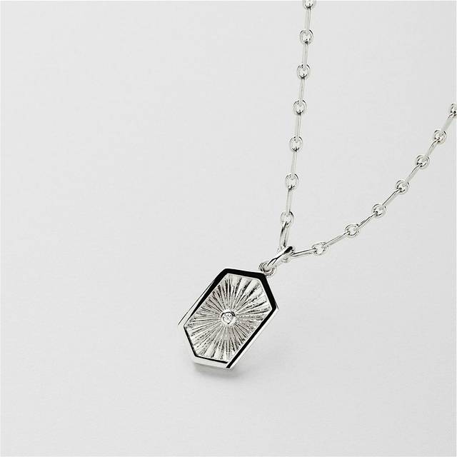Hexagon Halsband Gravyr