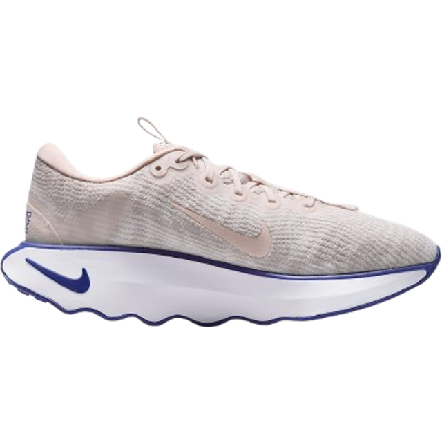 Nike Training – Motiva – Gräddvita och blå träningsskor-Naturlig