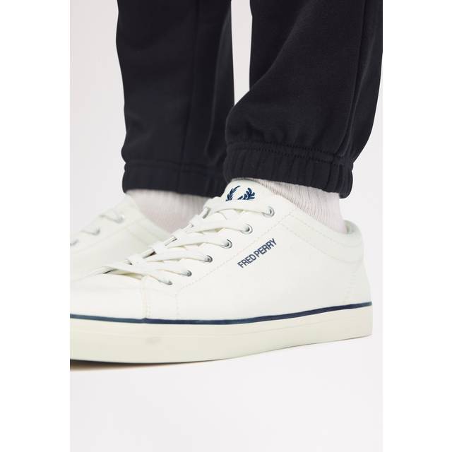 Fred Perry – Vita sneakers i kanvas-Vit/a