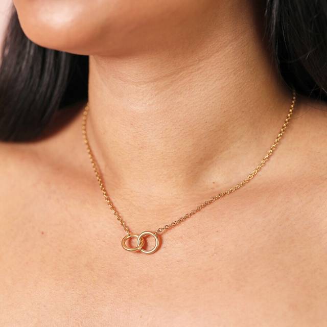 Stainless Steel Interlocking Circles Pendant Necklace in Gold - gold - one size