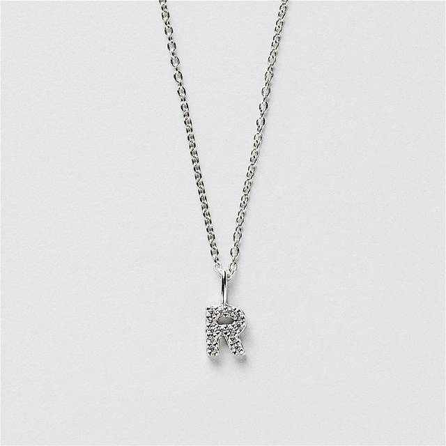 R Sparkle Bokstav Halsband