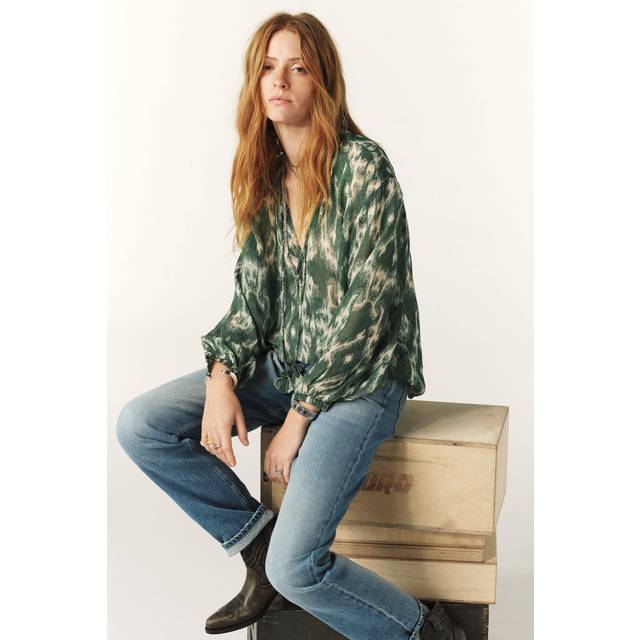 Menaelle Printed Blouse - GREEN - Add a touch of Parisian flair to your weekly edit with ba&sh, a brand built on the foundation of Barbara Boccara and Sharon Krief’s childhood friendship and passion for fashion. With a focus on providing staples for your everyday wardrobe that can transcend seasons, the label offers everything from basics to outerwear and occasionwear, all finished with intricate details and brimming with a lively, joyful elegance.