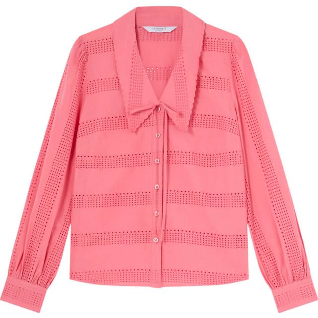 Lindy Embellished Blouse - PIN-DUSTY PINK - LK Bennett was founded in Wimbledon in 1990 and is associated with collections that are filled with elegant shapes of 1950s taste, with a London heartbeat through and through, all designed by the in-house team. Each garment tells a story, featuring prints that draw inspiration from the brand’s archives, resulting in contemporary silhouettes with a touch of nostalgia.