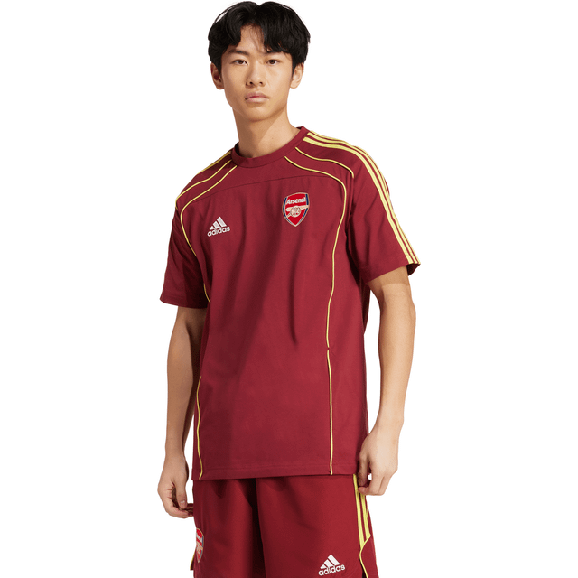 adidas – Fotboll – Arsenal Urban Purist – Vinröd och gul t-shirt