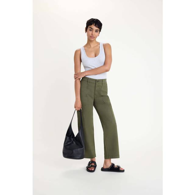 Twill Cropped Cargo Trousers - Fatigue - Good American is dedicated to making comfort and support easily accessible through its designs. Helmed by Khloe Kardashian, each piece is whipped up from high-quality fabric with uncompromising attention to detail and the perfect fit in mind.