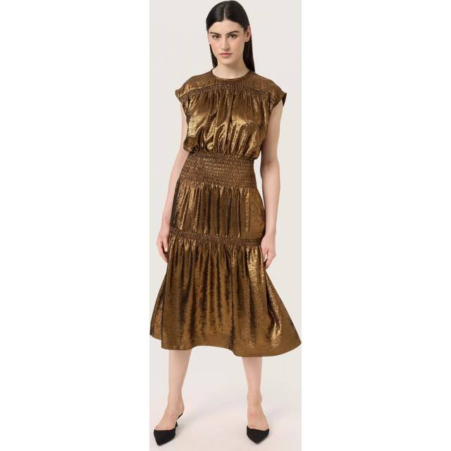 Elvie Metallic Smocked-Waist Dress - Copper - Copenhagen-based brand Soaked In Luxury champions sophisticated yet accessible style, delivering a range of wardrobe staples each season that showcases the label's refined design aesthetic. Minimalistic every day basics, flowing feminine dresses and tailored workwear are at the core of each collection, all crafted with the purpose of transcending seasons so you get more out of your favourite pieces.