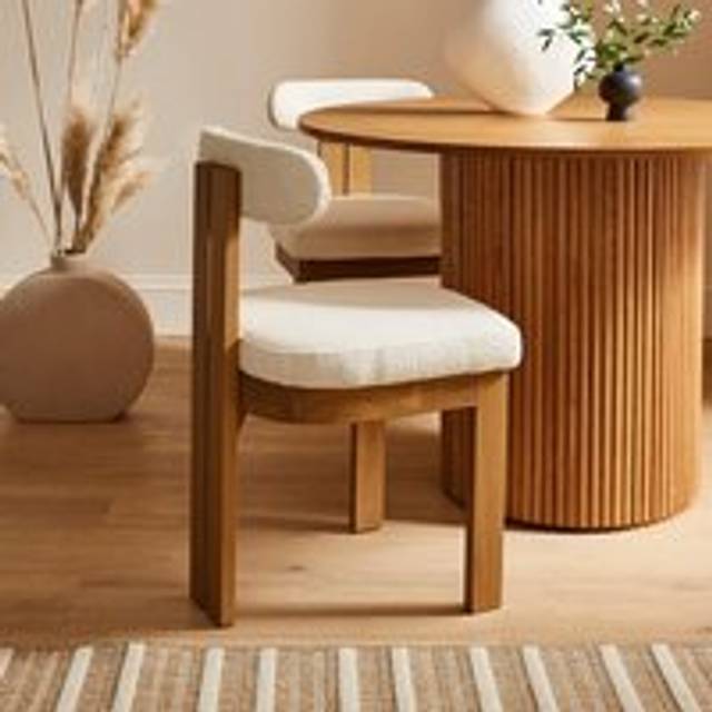Lovato Dining Chair Stained Oak, Ivory Boucle - Dark Stained Oak