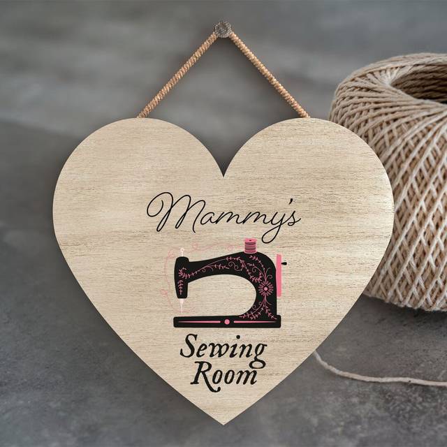 Sew Room Mammys Sewing Room Signs and Plaques (10cm H X 9cm W X 0.5cm D)