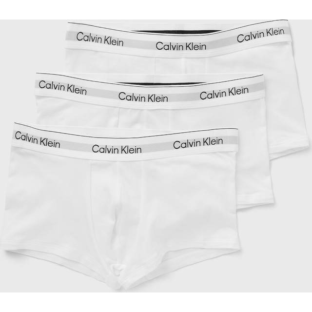 Three-Pack Icon Low-Rise Boxers - 100 White - Renowned for its attention to cut, fit and finish, Calvin Klein don't disappoint when it comes to wearable essentials with supreme style. A soft, breathable fabric ensures a smooth result, while the trademark branding provides a refined, minimalist finish.