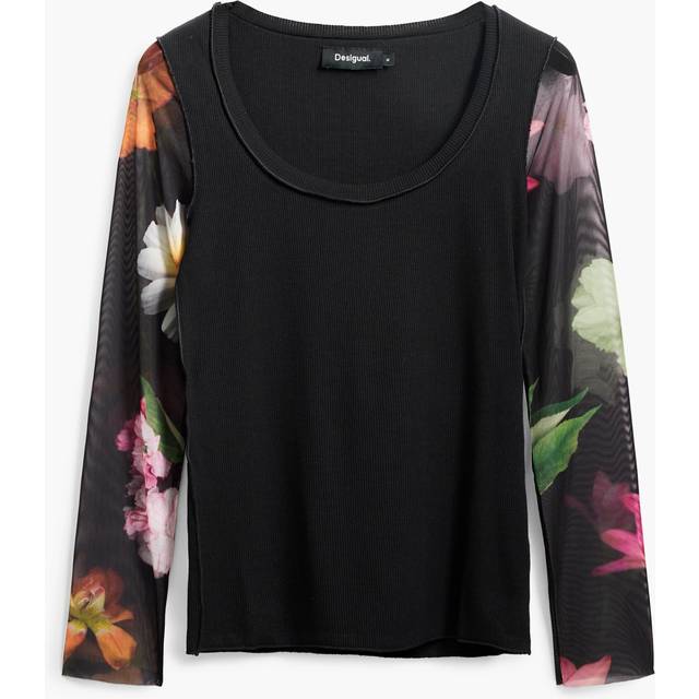 T-shirt with printed sleeves