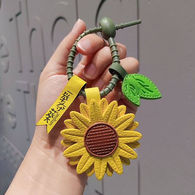 (Leather Blooming Glory) Lovable Hanrafted Yarn Plush Keychain With Symbolic Persimmon For Good Luck