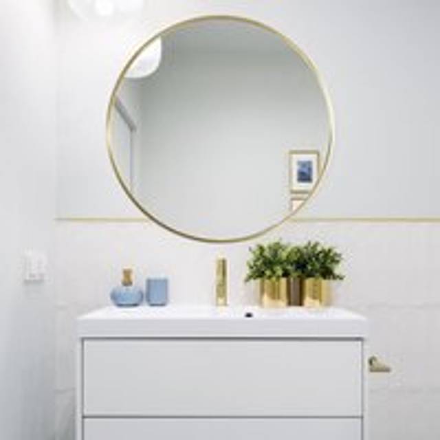 Livingandhome - Modern Wall Mounted Slim Frame Round Mirror, Gold 70cm