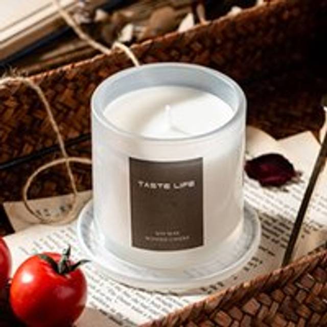 Livingandhome - Soy Wax Scented Candle English Pear and Freesia