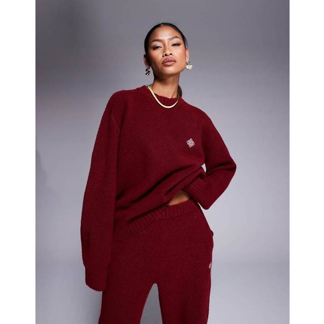 Fluffy Knit Emblem Embroidered Crew - Burgundy