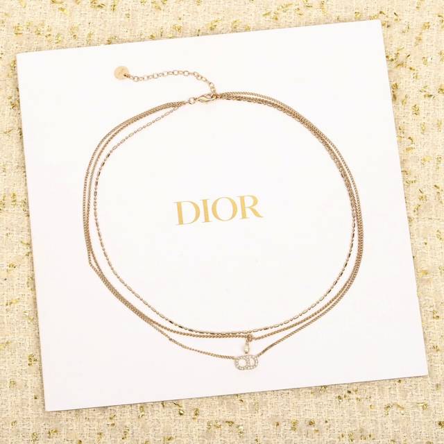 Dior Necklaces Fashionable And Exquisite, Simple And Classic,Comes Fully Packaged.