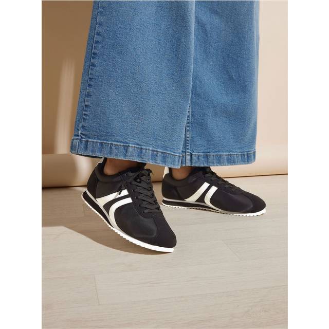 Black Side Stripe Trainers In Extra Wide eee Fit - 8EEE
