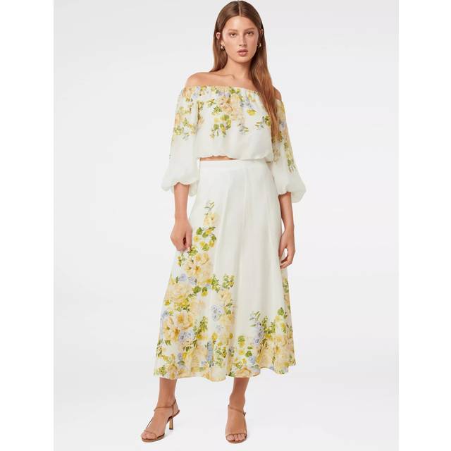 Gardenia Printed Skirt - Empress Floral - Celebrating modern femininity, Australian label Forever New is all about alluring prints and flattering silhouettes. Bringing an air of luxury to the everyday, Forever New's striking attention to detail- from delicate lace to intricate stitching- lifts each piece giving it covetable status. Whether it's a wedding guest outfit or a sharp suit you're looking for, Forever New's latest collection has something for every occasion.