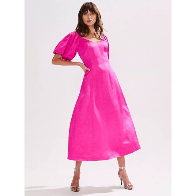 Yasmin Solid Flared Dress - Pink - Best friends Rosie and Zoe launched Ro & Zo together in 2021 with a mission to design timeless staples that transcend styles and seasons. The brand offers a range of statement occasionwear, comfortable knits, everyday denim pieces and more, all proudly finished to have you look and feel your best no matter the occasion.