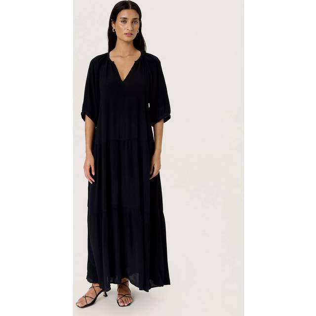 Zaya Loose Flared Dress - Black - Copenhagen-based brand Soaked In Luxury champions sophisticated yet accessible style, delivering a range of wardrobe staples each season that showcases the label's refined design aesthetic. Minimalistic every day basics, flowing feminine dresses and tailored workwear are at the core of each collection, all crafted with the purpose of transcending seasons so you get more out of your favourite pieces.