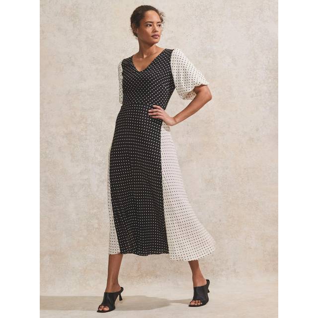 Contrast Polka Dot Print Dress - Mono - Best friends Rosie and Zoe launched Ro & Zo together in 2021 with a mission to design timeless staples that transcend styles and seasons. The brand offers a range of statement occasionwear, comfortable knits, everyday denim pieces and more, all proudly finished to have you look and feel your best no matter the occasion.