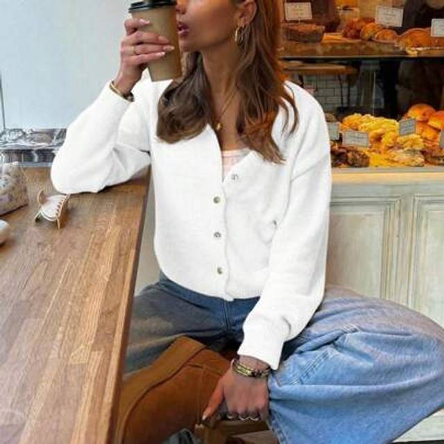 SHEIN Spring/Autumn And Winter New Women&#39;s Round Neck Small Shell Twisted Buckle Long-Sleeved Knitted Cardigan Ms. Short Loose Slouchy Warm And Comfortable