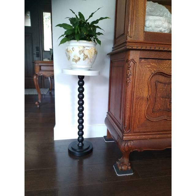 Contemporary Side Table with Black Base and White Top Pedestal Small End Table (62cm H X 30.4cm W X 30.5cm D)