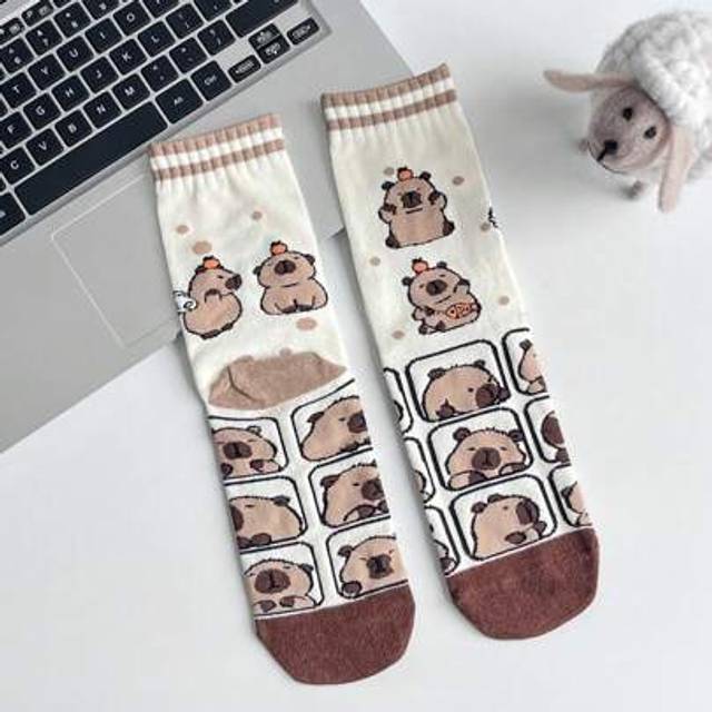 SHEIN Capybara Balancing Orange Print Women&#39;s Mid-Calf Socks Kawaii Animal Crew Socks