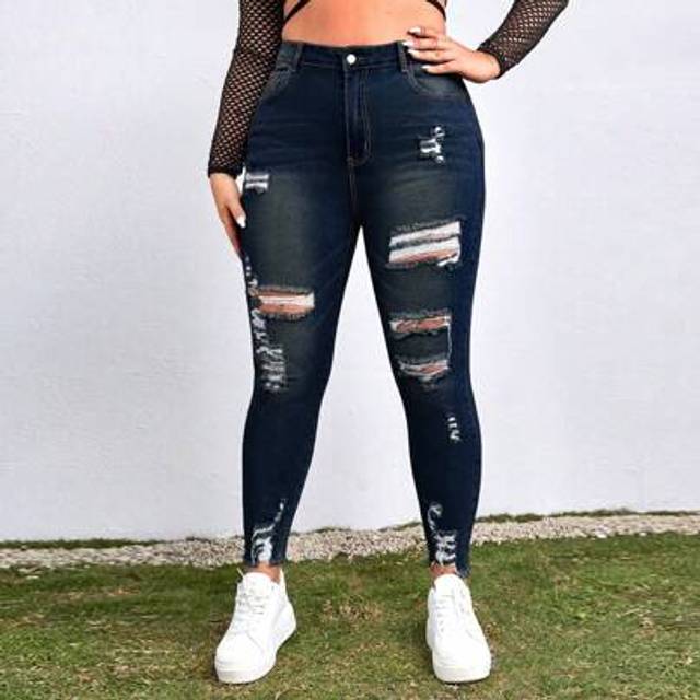 SHEIN Plus Size Elastic Skinny Front Button Pocket Distressed Simple Casual Jeans