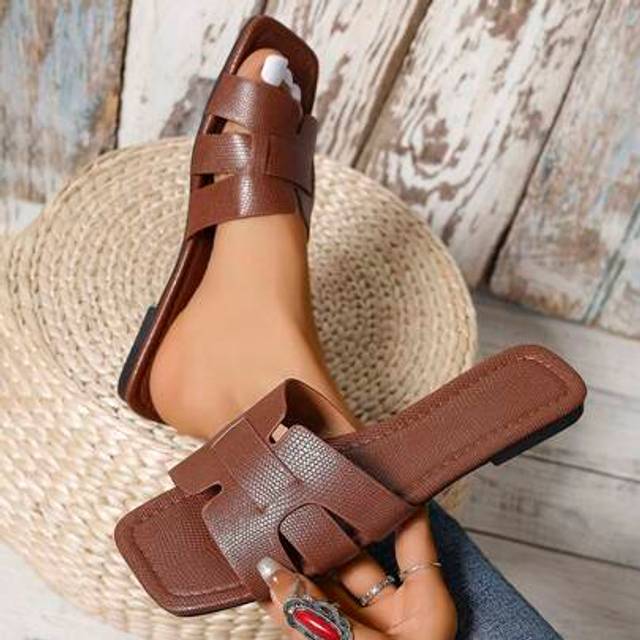 SHEIN Women&#39;s Summer New Square Toe Flat Non-Slip H-Shape Woven Strap Hollow Toe Flat Slippers, Flat Sandals, Suitable For Dresses, Leggings, Casual Pants,