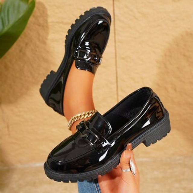 SHEIN Women&#39;s Thick Sole Loafers, 2025 New British Style Black Slip-On Flat Shoes