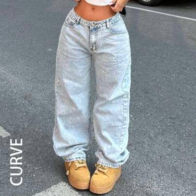 SHEIN Plus Size Women Casual Light Color Water-Washed Wide Leg Denim Jeans For Daily Wear