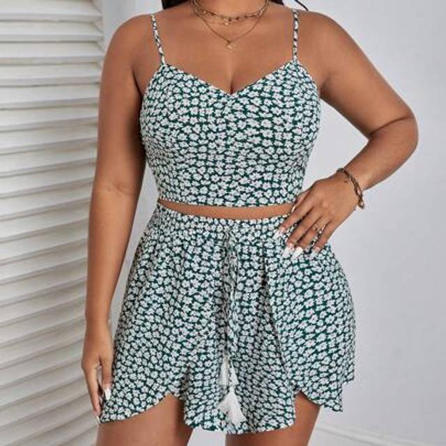 SHEIN Plus Ditsy Floral Cami Top & Tassel Tie Front Shorts,Holiday Outfits Boho