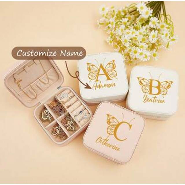 SHEIN Stylish Butterfly Initials Personalized Bridesmaid Jewelry Travel Box With Flowers And Names, Bridesmaid Gifts, Gifts For Her, Mother&#39;s Day Gifts, Bri