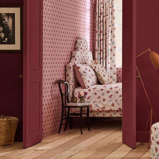 Cath Kidston Button Spot Dotty Wallpaper - Red (100cm L X 52cm W)