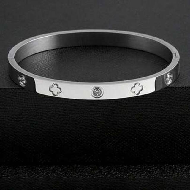 SHEIN Titanium Steel Non-Fade Bangle Bracelet, Men Four Leaf Clover Cubic Zirconia Bracelet, Designer Jewelry