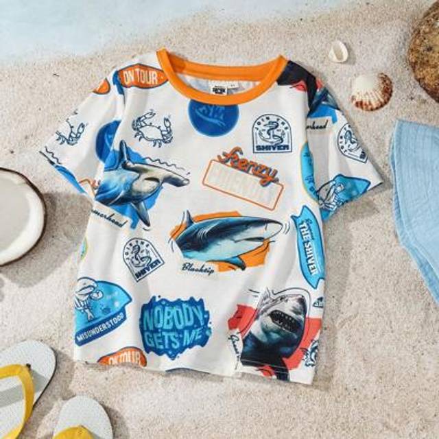 Ung pojke Cartoon Shark Vintage Allover Print Kontrastkrage Normal Fit Kortärmad sommar T-shirt - Multifärgad (6Y,7Y,4Y,5Y)