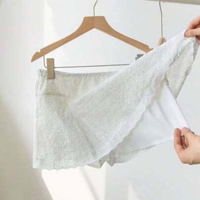 Elamini White Lace Patchwork Decor Hollow Out Embroidery Fabric Fashionable Versatile Mini Low-Waist Shorts, Spring/Summer