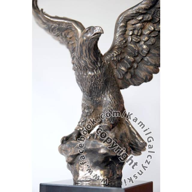 Eagle - sculpture, figurine covered in bronze, made by a Polish artist, brand Art-Dog