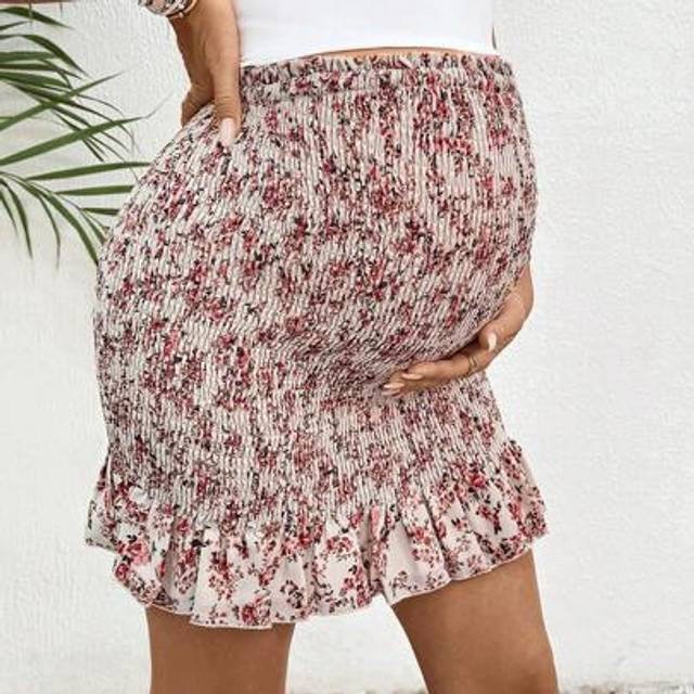 SHEIN Boho Chic Maternity Skirt: Pink Floral Shirred Woven Fabric Mini Skirt For A Stylish Pregnancy