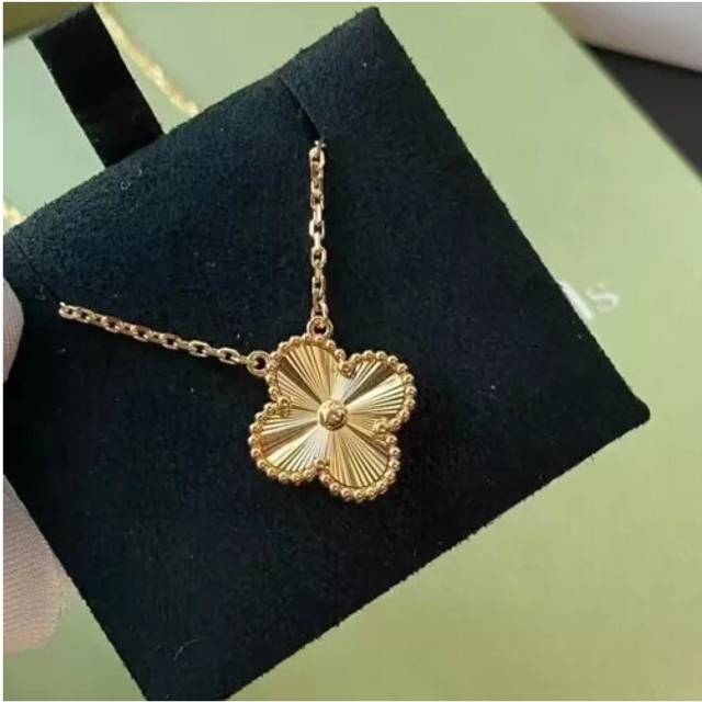 Van Cleef & Arpels Necklace Vintage Alhambra 18K Yellow Gold Necklace