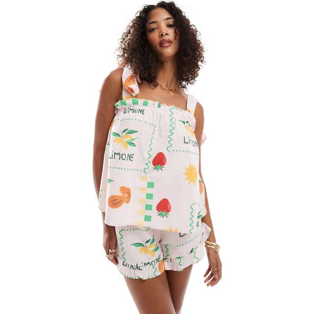 Pieces – Ljusrosa shorts med fruktmönster och hög midja, del av set